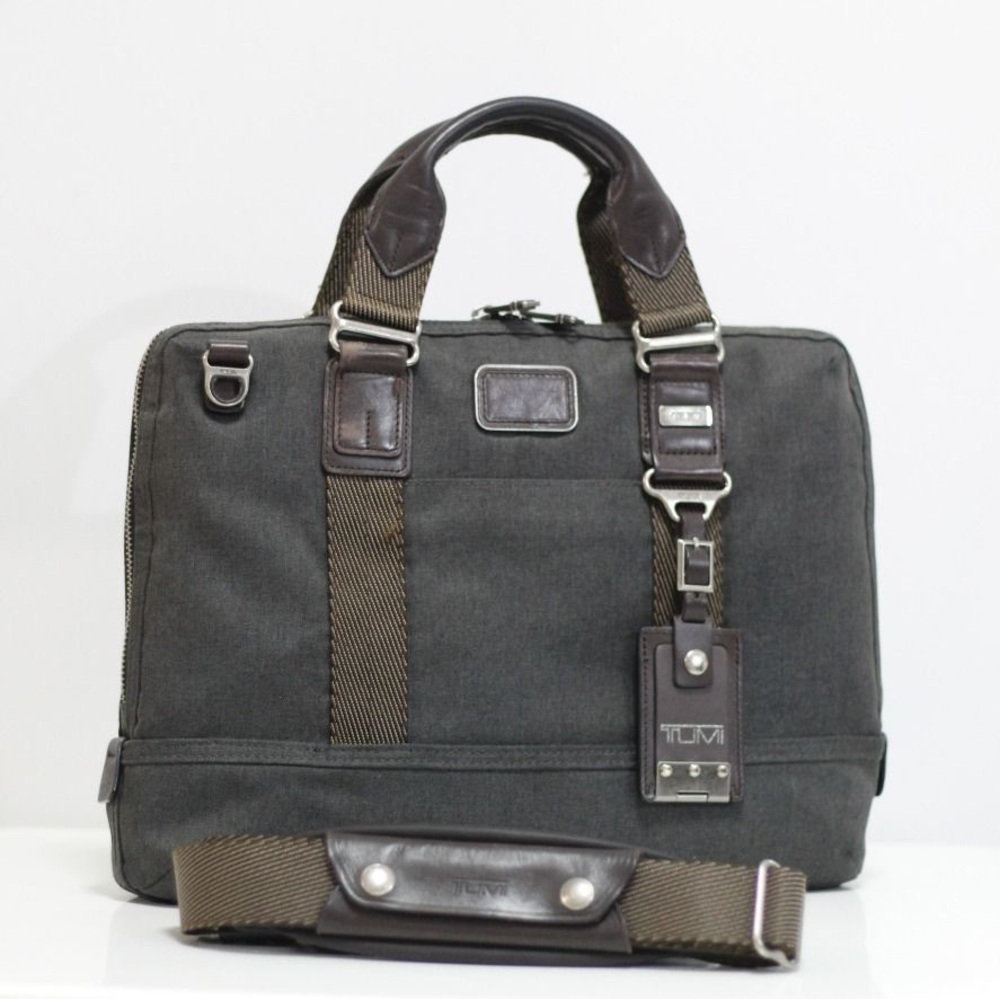 Tumi Earle compact brief computer bag BRAND NEW WITH TAGS